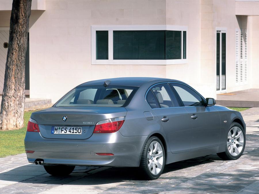  BMW 530i Sedan 2003 года  (фото 10 из 16)